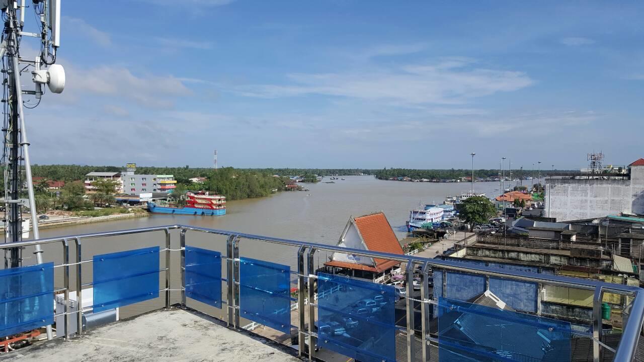 The Port Hostel Surat Thani Exteriör bild
